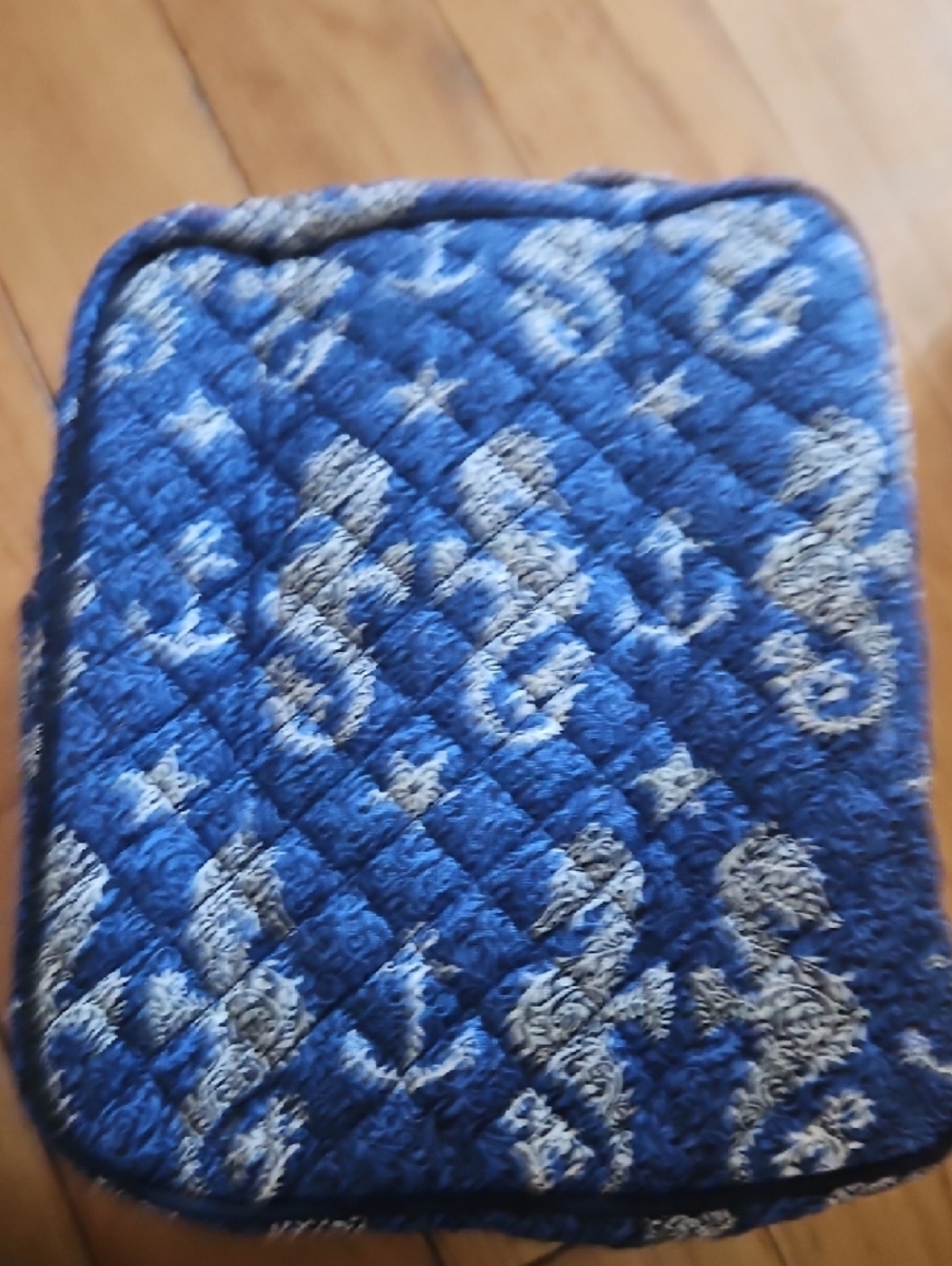 Vera Bradley Blue and White Quilted Patterned Lunch Bag - Picture 4 of 8